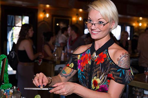 art-beyond-the-glass-v-dine