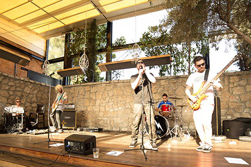 art-beyond-the-glass-v1